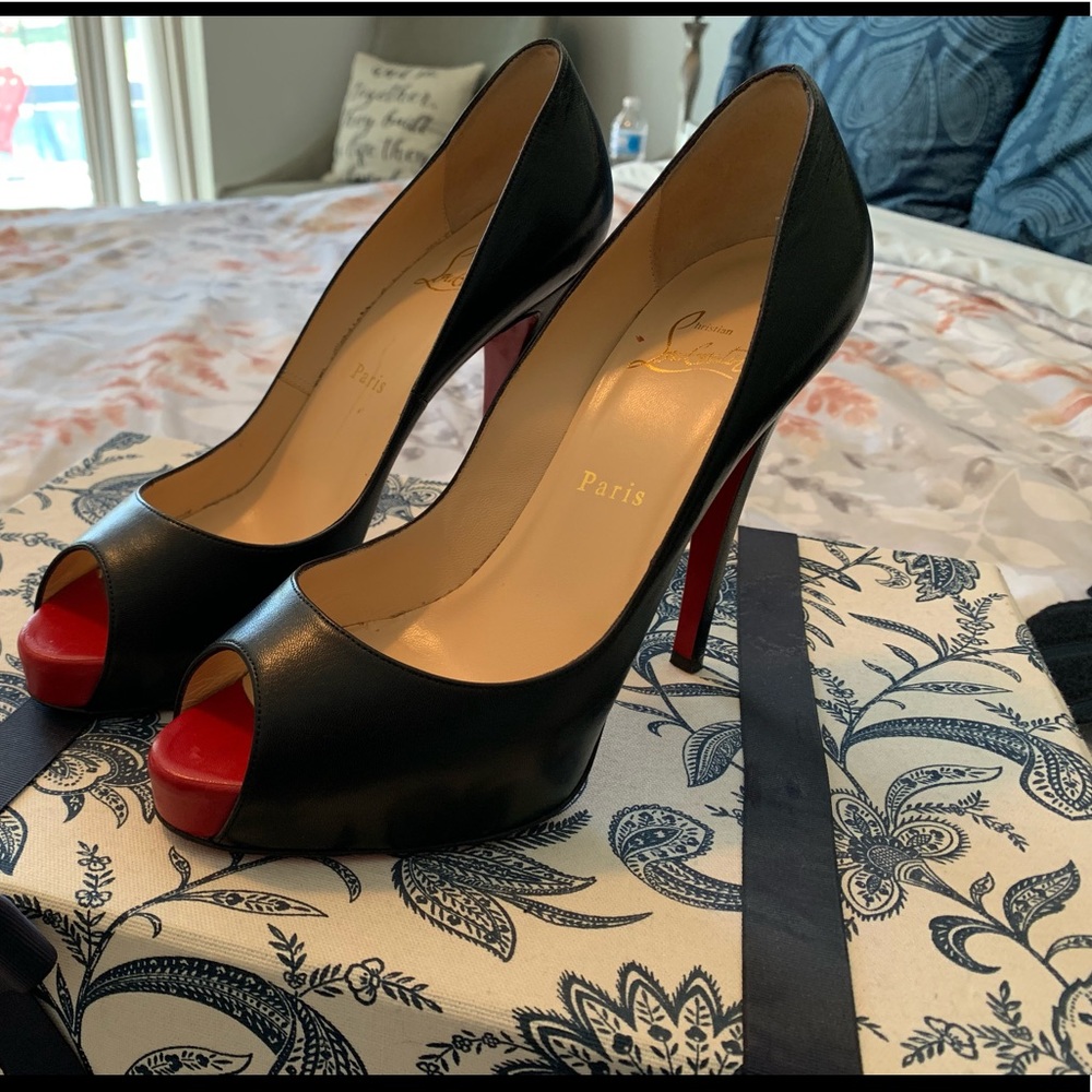 christian louboutin “Prive” Peep toe!